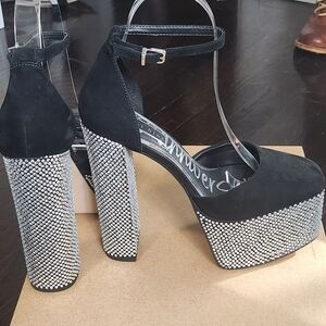 New Gianni Bini black w rhinestone platform heels